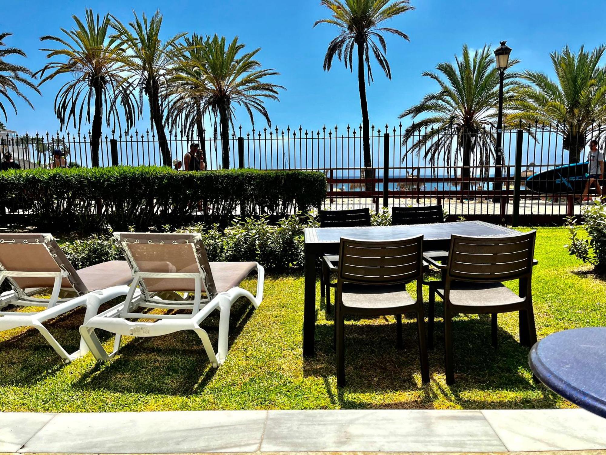 Puerto Banus Luxury Beachfront D Apartment *
